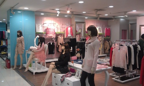 灵的女装店铺展示