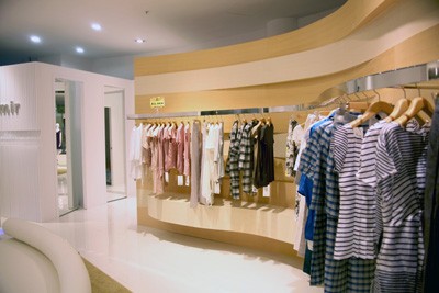 薇莫女装店铺展示