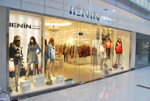 真情告白女装店铺展示