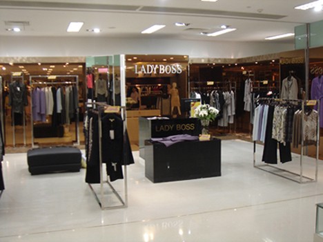 蕾蒂宝思女装店铺展示
