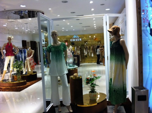 欧魅赛尔女装店铺展示