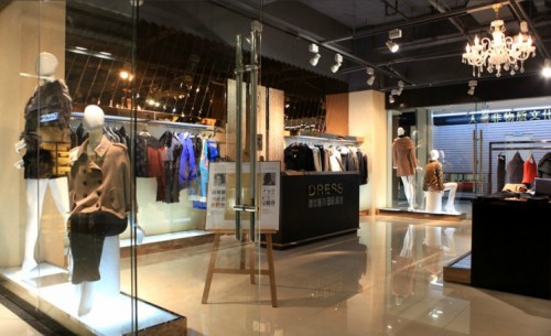 唯佳雅诗女装店铺展示