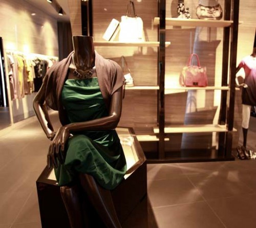 恩裳女装店铺展示