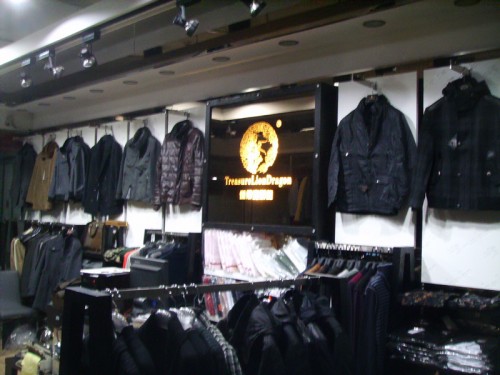杰帝宝狮龙男装店铺展示