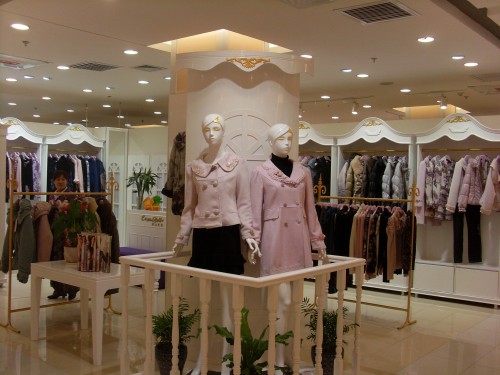 伊汶贝迩女装店铺形象