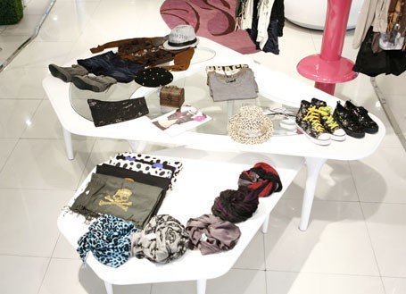 汐曼女装店铺展示