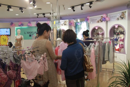蓝璇内衣店铺展示