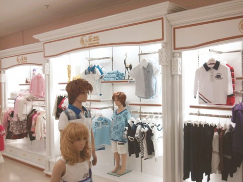 爱朵儿童装店铺展示