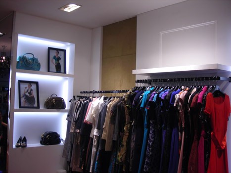 司歌女装店铺展示