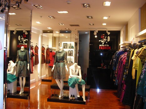司歌女装店铺展示