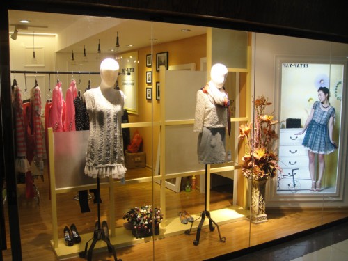 费依女装店铺展示