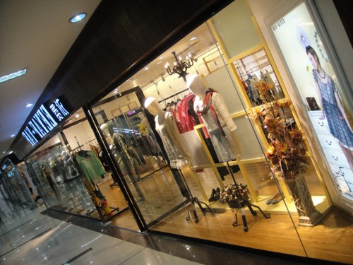 费依女装店铺展示