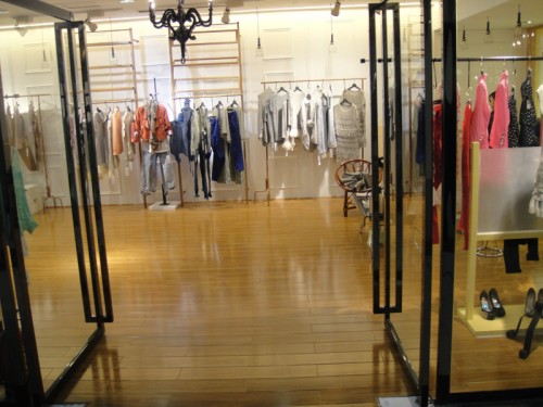 费依女装店铺展示