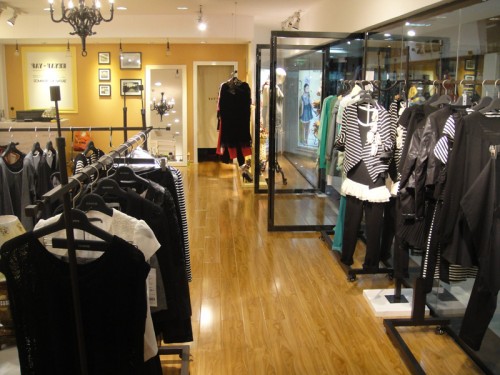 费依女装店铺形象