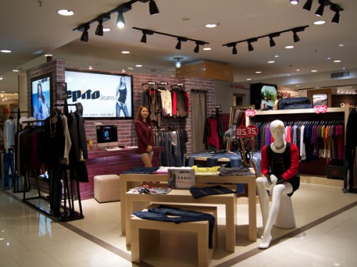 意比图女装店铺展示