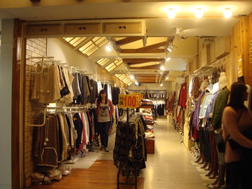 侬侬女装店铺展示