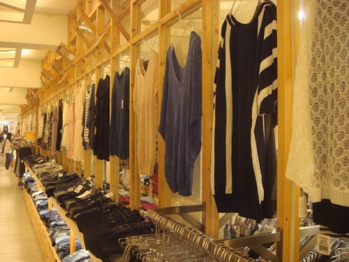 侬侬女装店铺展示