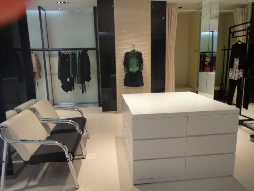 倪迩麦女装店铺形象