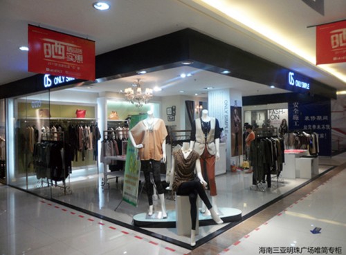 唯简女装店铺展示