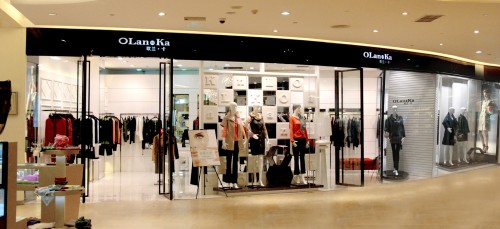 欧兰*卡女装店铺展示