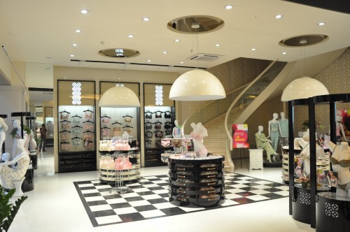 爱帝内衣店铺展示