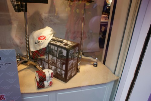 维罗瓦伊洛童装店铺展示