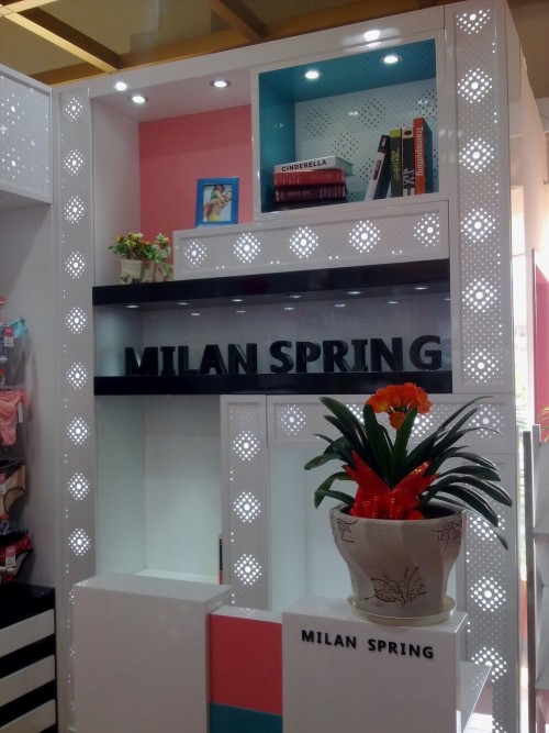 米兰春天内衣店铺形象