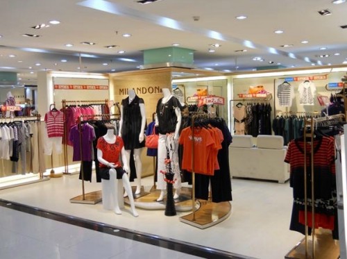 米兰登女装店铺形象