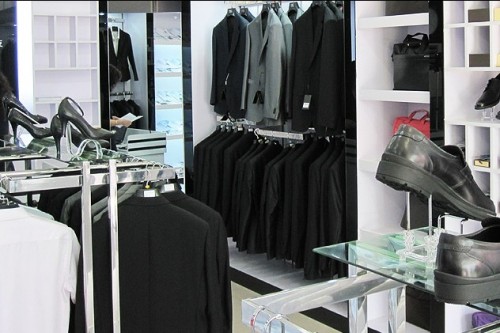 职友正装男装店铺展示