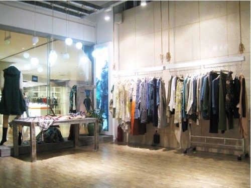 3时女装店铺展示