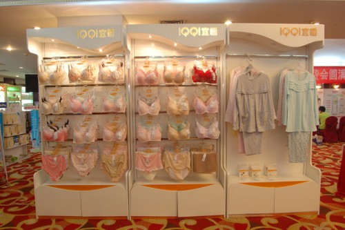 宜栖孕妇装店铺展示