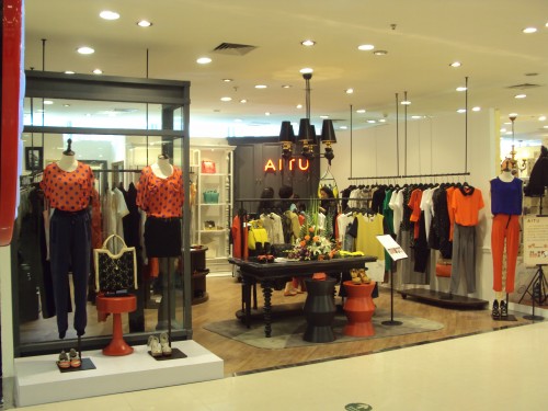 艾托奥女装店铺展示