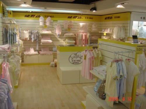 健婴坊童装店铺展示