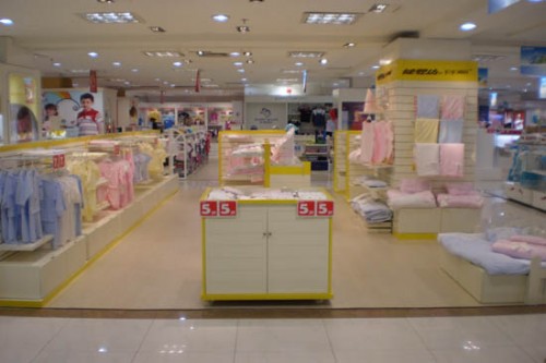 健婴坊童装店铺展示