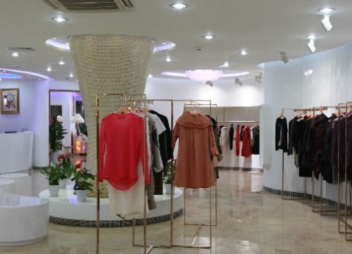 诗曼可女装店铺展示