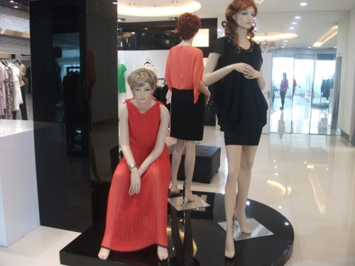 蕊绮女装店铺展示