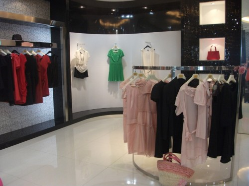蕊绮女装店铺展示
