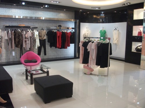 蕊绮女装店铺展示