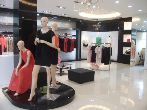 蕊绮女装店铺展示