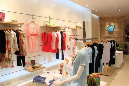 行政妈咪女装店铺展示