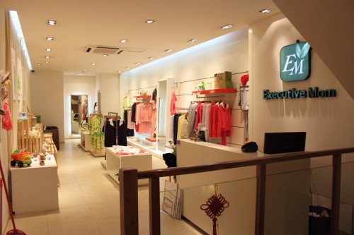 行政妈咪女装店铺展示