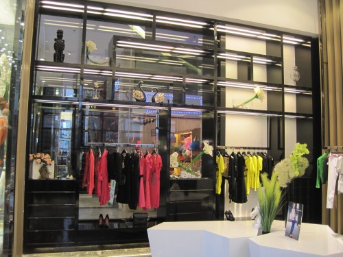 天伦女装店铺展示