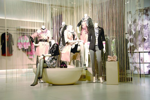 经典故事女装店铺展示