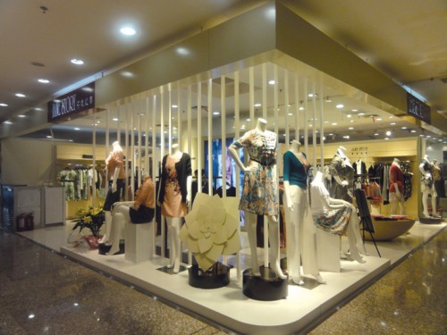 经典故事女装店铺形象