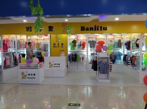 班吉鹿童装店铺形象