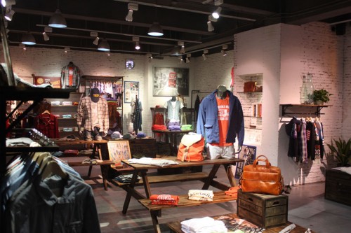 贝斯伟福路男装店铺展示