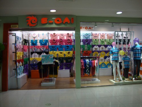 E彩彩图童装店铺展示