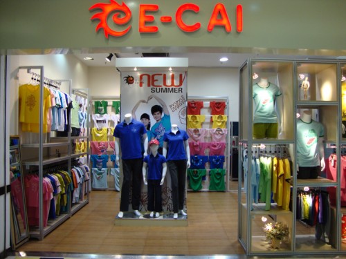 E彩彩图童装店铺展示