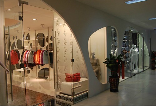 伊贵人羽绒服店铺形象