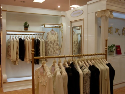 伊珀比迩女装店铺展示